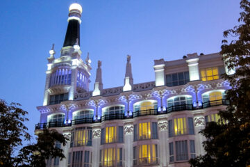 Night view of the Reina Victoria Hotel iluminations from Santa Ana square