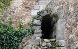 Sistema de canalizaciones bajo la calzada romana en Toledo