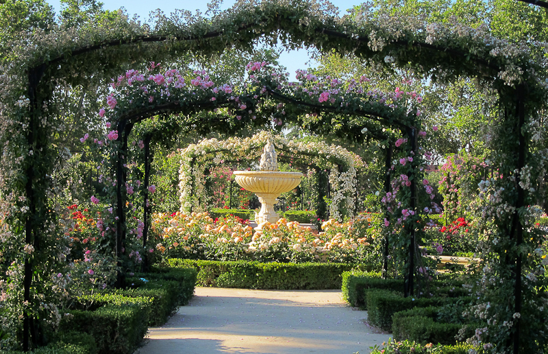 Entrada a la Rosaleda del Parque del Retiro