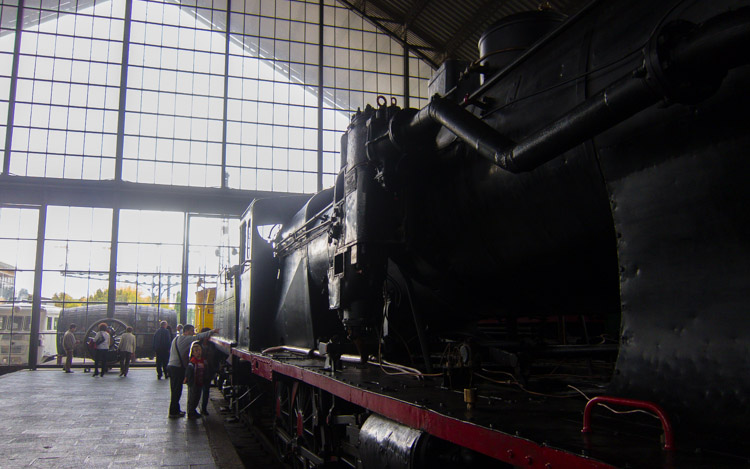 Black locomotive seen from the platform