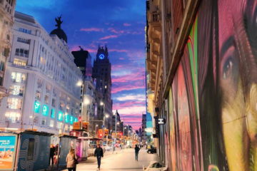 Gran Via al atardecer con el Palacio de la Musica